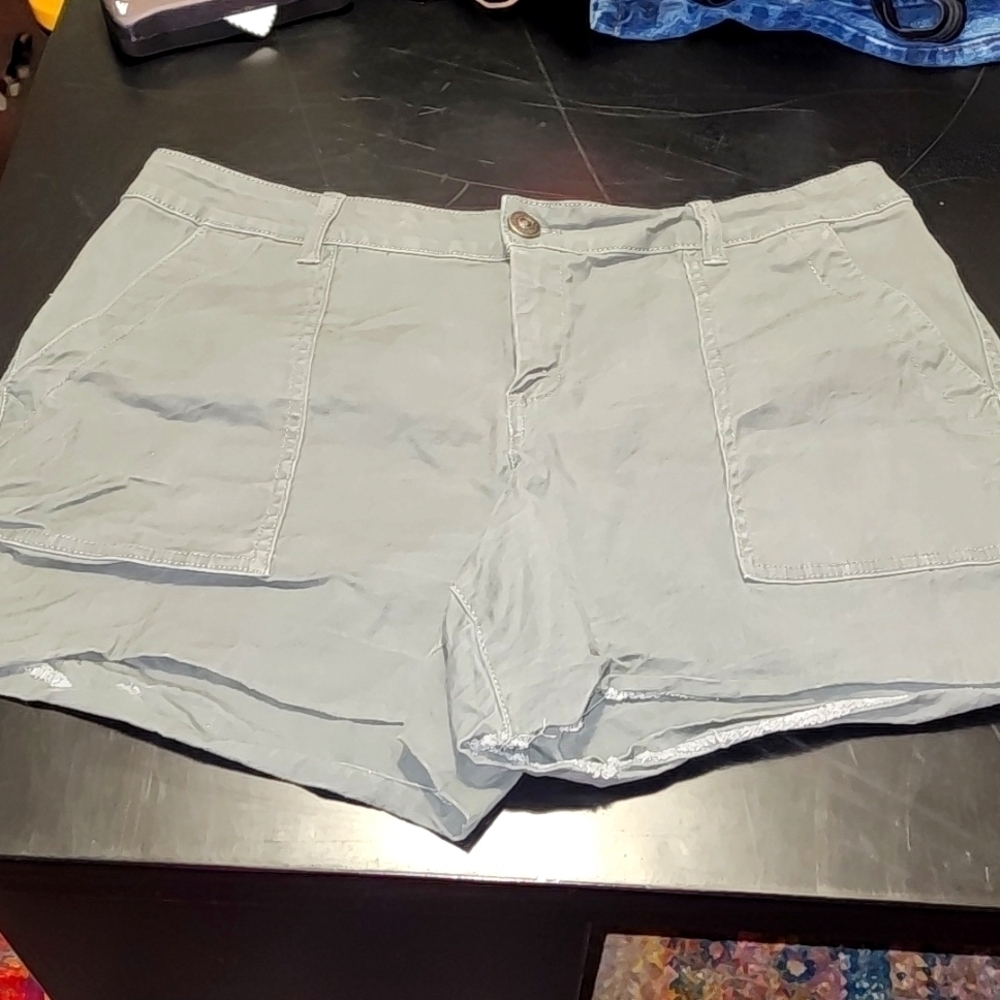 Natural Reflections green shorts Sz 18